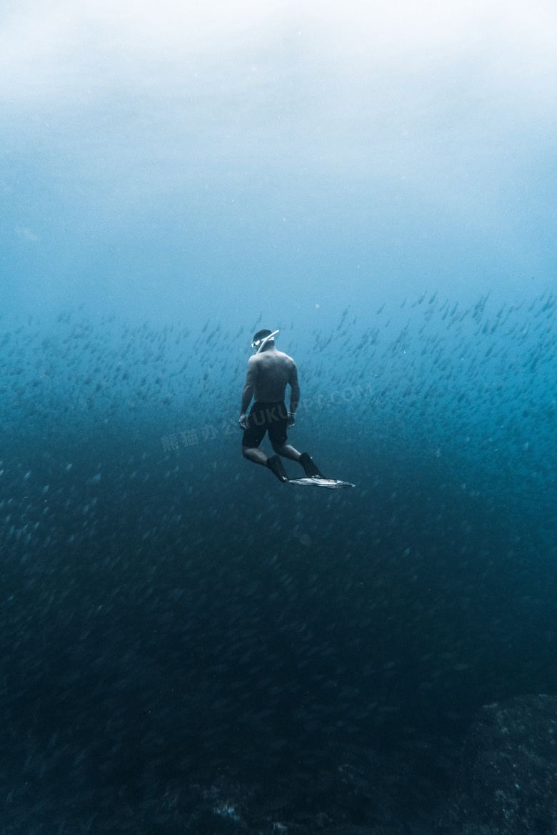 深海潜水艇级安全车身参考了_深海潜水艇游戏_深海潜水艇
