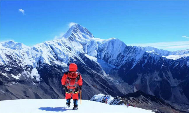 龙脊雪山最顶上的_龙脊雪山山顶上不去_龙脊雪山山顶怎么上去