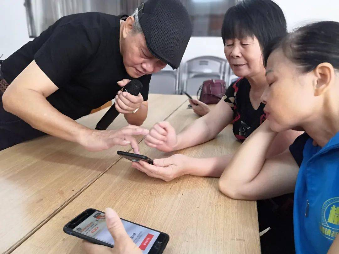 老年手机游戏中心在哪_中老年游戏手机_老人机游戏