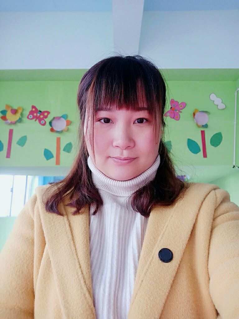红衣小女孩_红衣女孩小青冤案_红衣女孩小气鬼鬼步舞