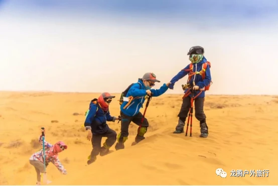 沙漠可以玩什么项目_手机玩沙漠游戏_玩沙漠太好玩了