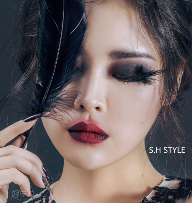 化妆玩手机游戏叫什么_手机玩化妆游戏_化妆的手机游戏