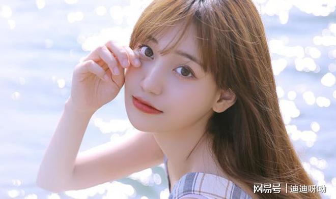 文案女友介绍手机游戏的句子_手机女友游戏介绍文案_介绍女孩游戏