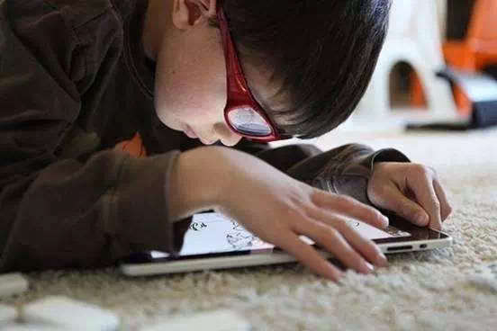 骗小孩玩游戏_手机游戏骗小孩_手机游戏骗孩子钱该怎么办