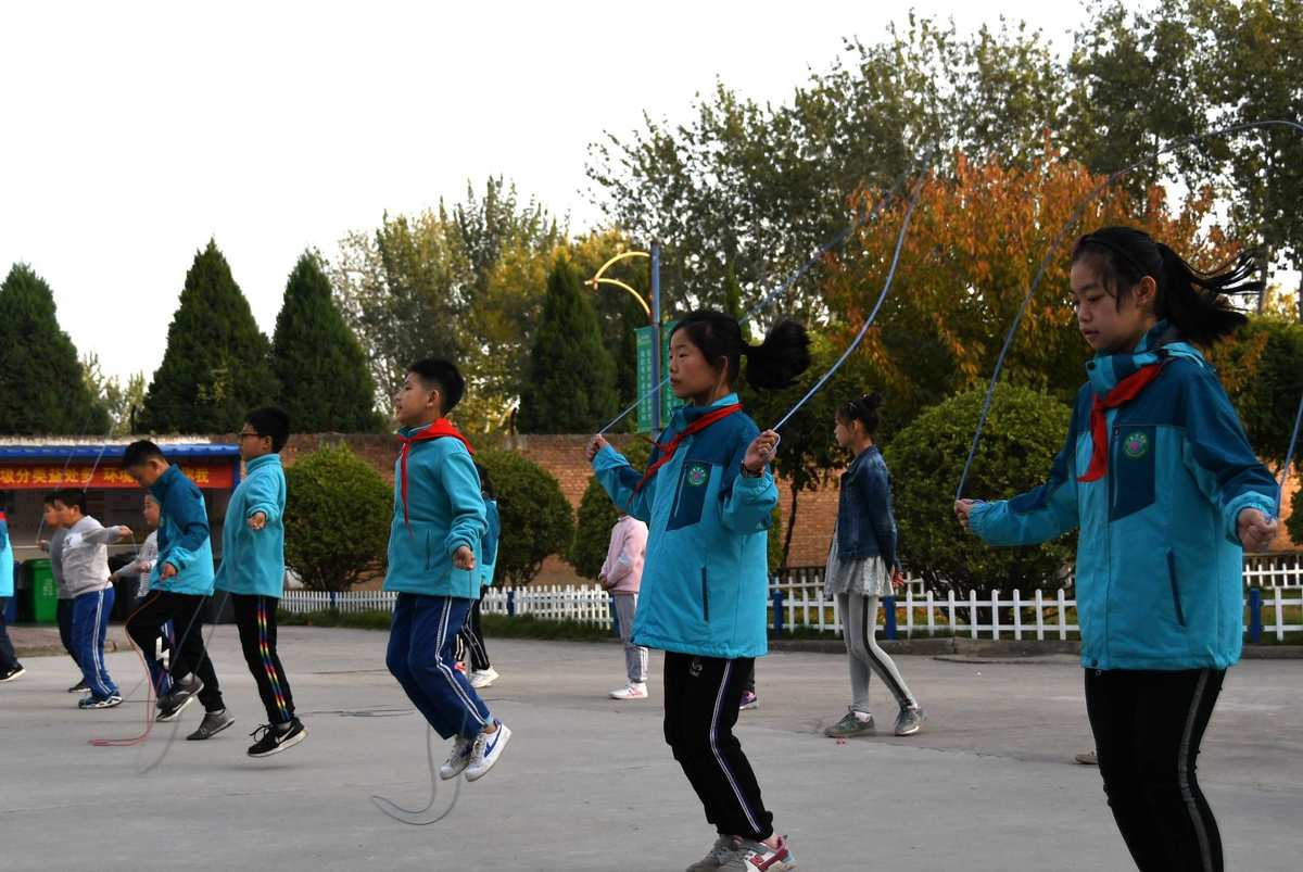 甩绳子怎么玩_甩绳子的游戏_手机甩绳子游戏