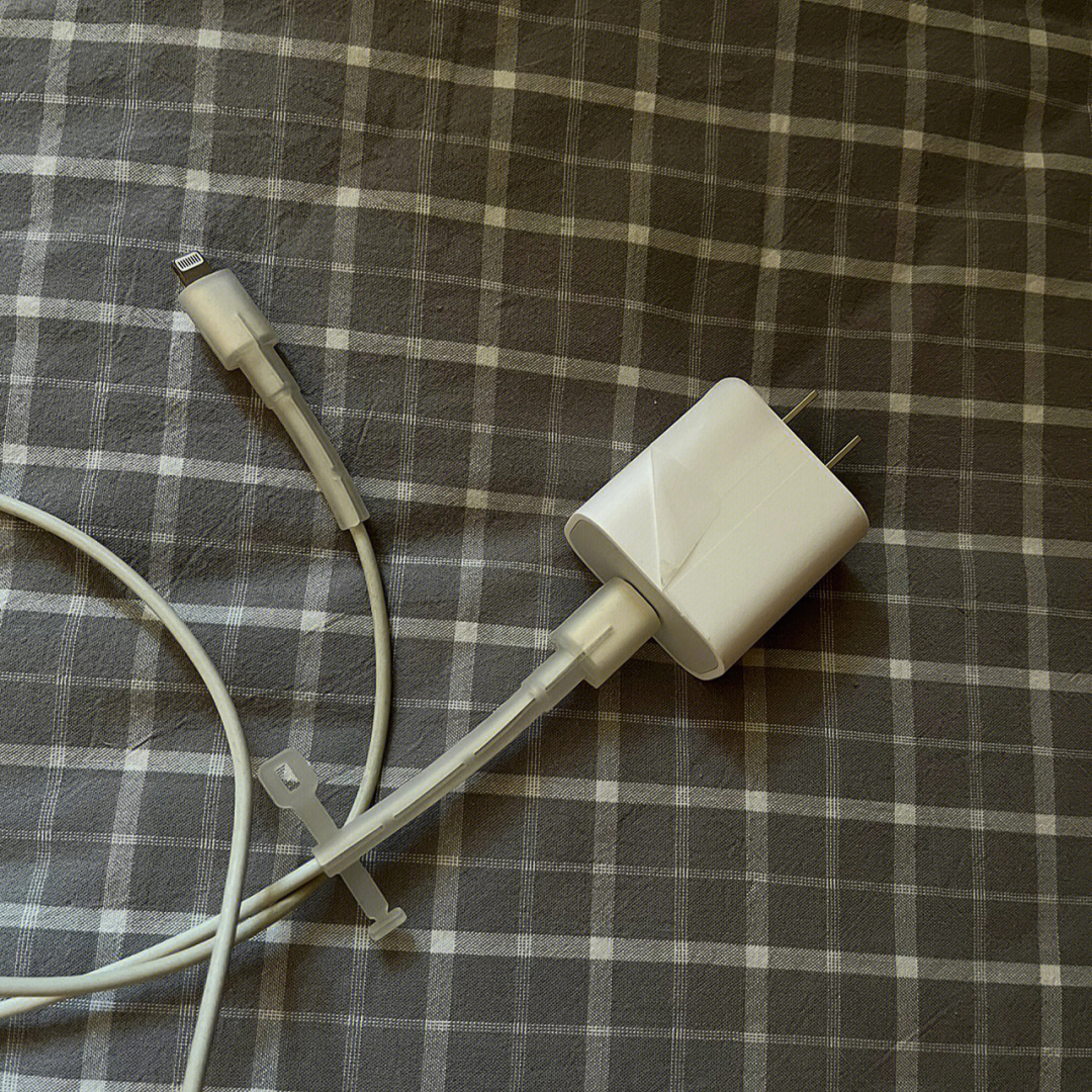 苹果手机充着电玩_苹果手机充不进去电_苹果手机充上电了
