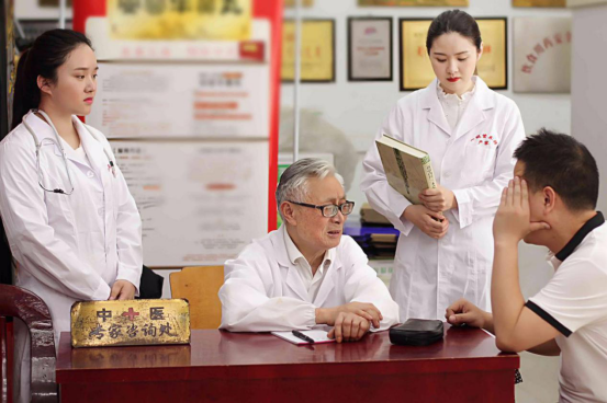 中医世家怎么玩_中医世家手机游戏_中医世家游戏app