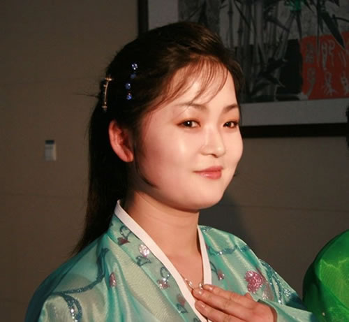 朝鲜剑客美女照片_朝鲜美女三剑客_朝鲜剑客美女图片