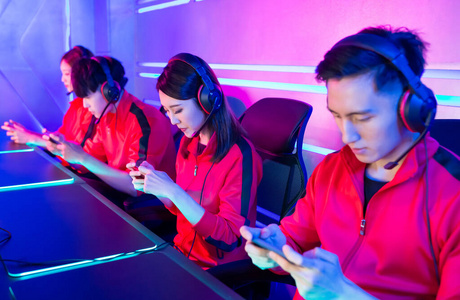 手机游戏全球同服务器_全球服务器的游戏_全球服手游有哪些