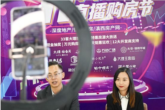 手机玩游戏同时直播会卡_直播卡玩手机游戏会封号吗_直播卡玩手机游戏会卡顿吗