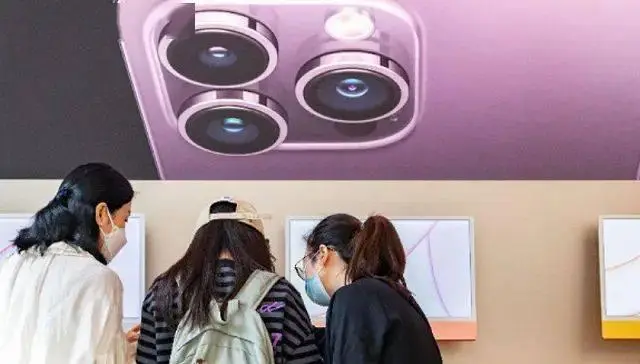 折叠爽屏玩手机游戏会卡吗_折叠屏手机玩游戏怎么样_折叠屏手机玩游戏爽吗