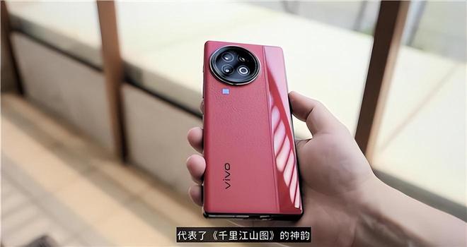 折叠屏手机玩游戏怎么样_折叠屏手机玩游戏爽吗_折叠爽屏玩手机游戏会卡吗