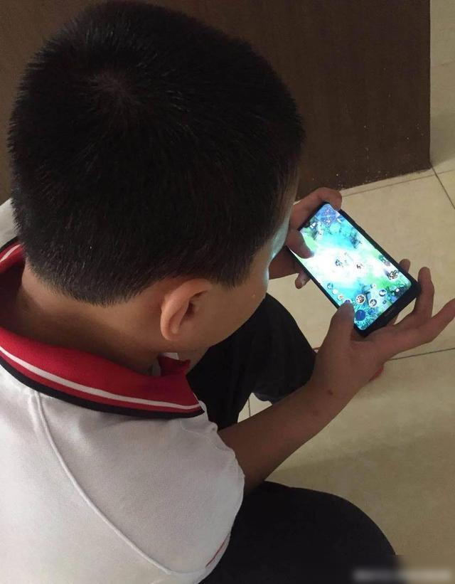 玩手机好游戏的软件_玩手机游戏简笔画_手机玩游戏好吗