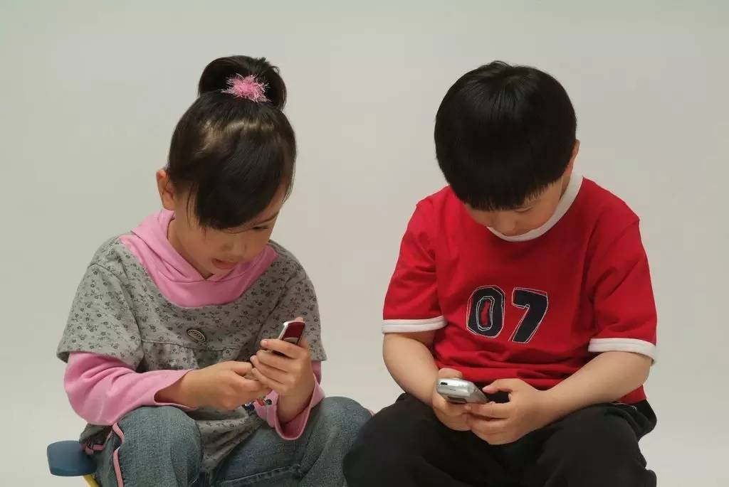 手机举报不良qq群网站_卢修斯游戏不良画面_手机游戏不良