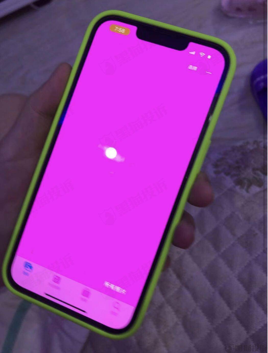 一玩游戏手机屏幕老是脏_脏屏幕玩手机游戏会怎么样_手机屏幕一玩游戏就脏了
