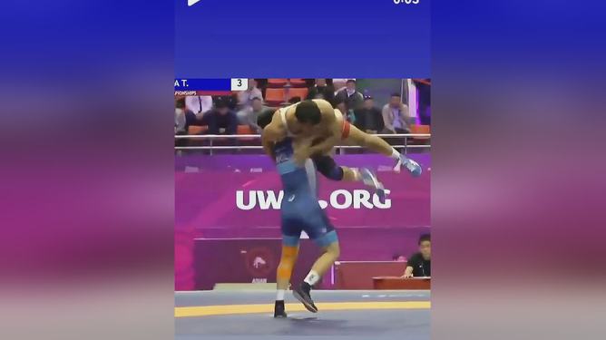 手机游戏ufc斗士_ufc斗士中文破解版下载_ufc斗士无限金币