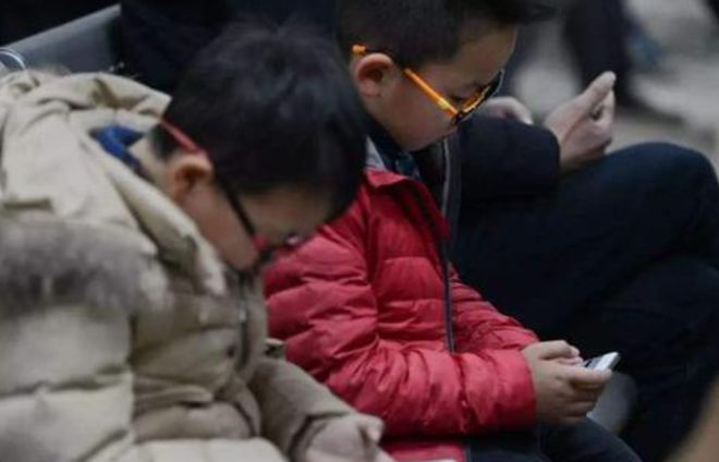 手机玩无聊游戏-手机上那些让人又爱又恨的无聊游戏，你玩过吗？