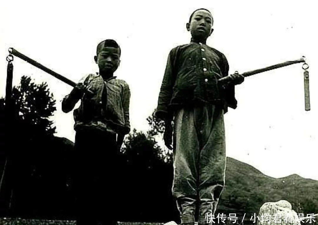 手机上带兵打仗的抗日游戏_抗日的手机游戏_能带士兵抗日的游戏