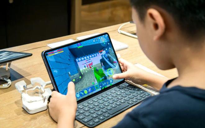 在手机玩的游戏_手机游戏top10_手机游戏混